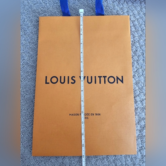 Authentic Louis Vuitton Paper bags - Picture 2 of 8